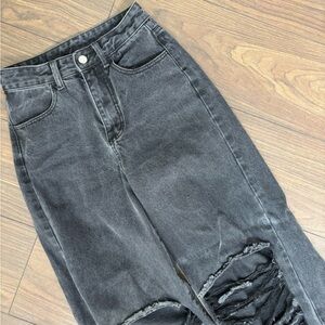 SHEIN Black Distressed High-Waist Jeans